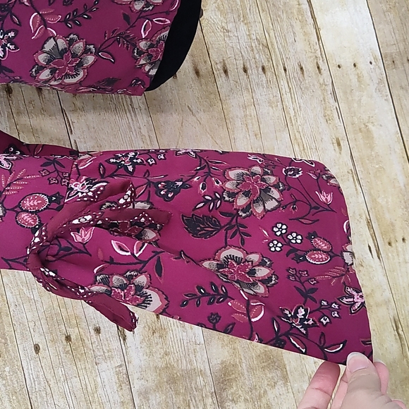 Band of Gypsies Boho Floral Bell Sleeve Top - Picture 6 of 11